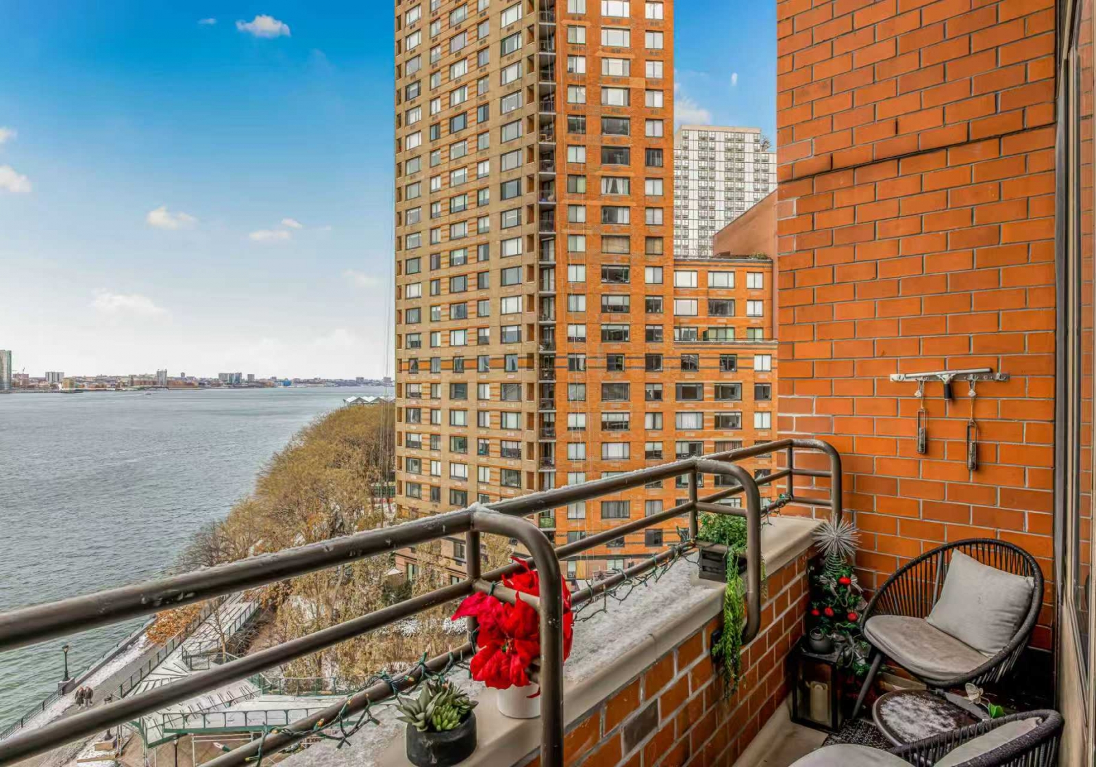 LT-8A Liberty Terrace